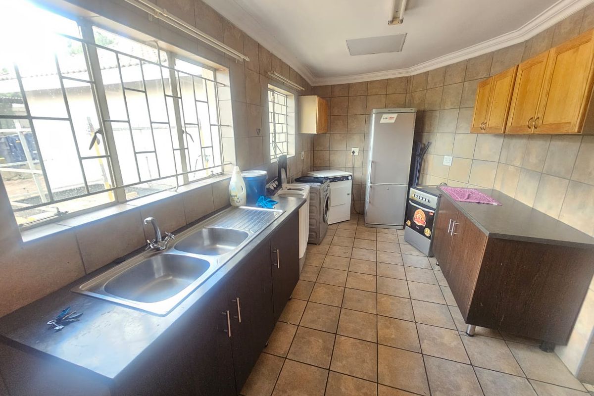 A Lovely 4 Bedroom 2 bathroom house for rent on a plot in Mnandi - Photo 5