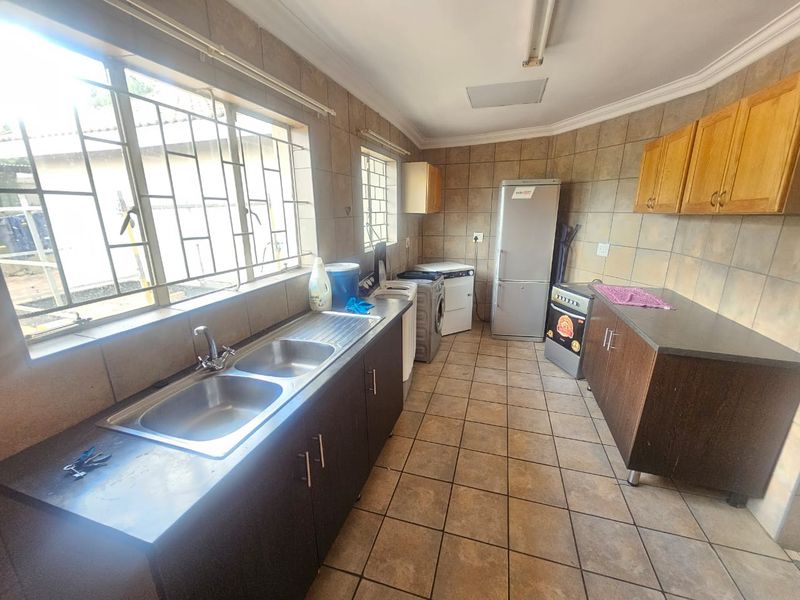 A Lovely 4 Bedroom 2 bathroom house for rent on a plot in Mnandi - Photo 5