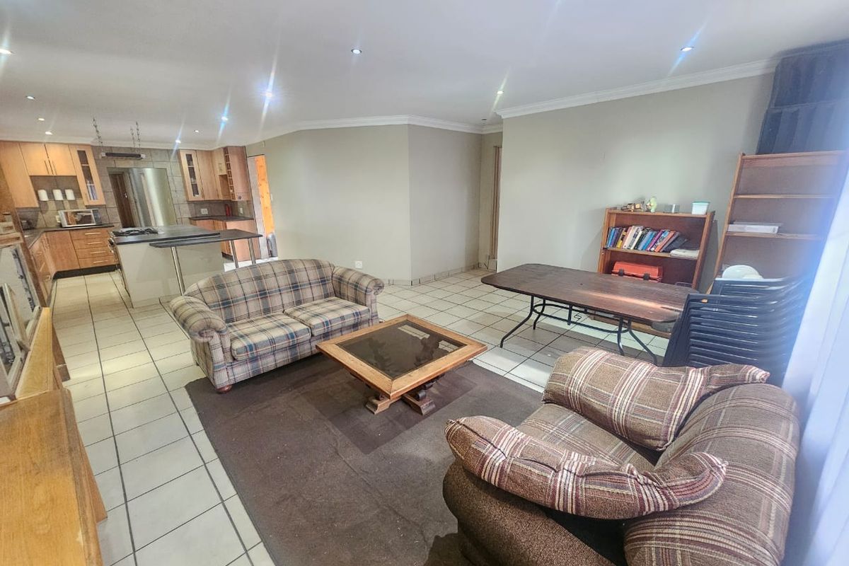 A Lovely 4 Bedroom 2 bathroom house for rent on a plot in Mnandi - Photo 2