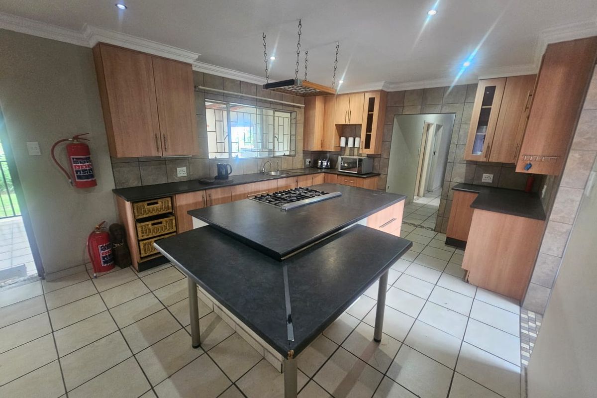 A Lovely 4 Bedroom 2 bathroom house for rent on a plot in Mnandi - Photo 3