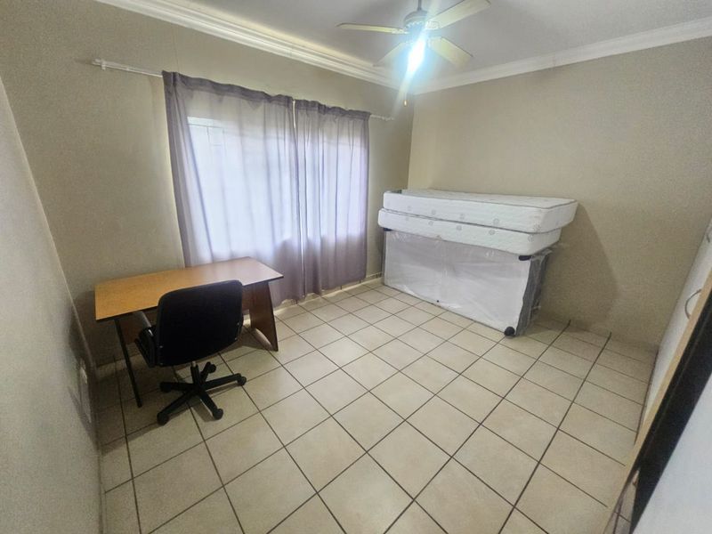 A Lovely 4 Bedroom 2 bathroom house for rent on a plot in Mnandi - Photo 8