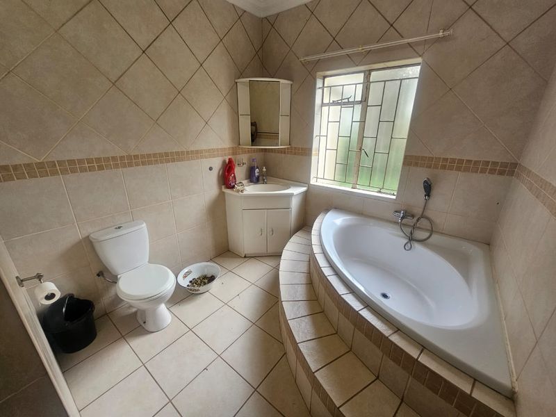 A Lovely 4 Bedroom 2 bathroom house for rent on a plot in Mnandi - Photo 7