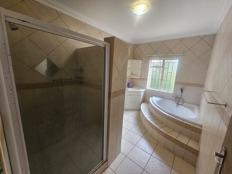 A Lovely 4 Bedroom 2 bathroom house for rent on a plot in Mnandi - Photo 6