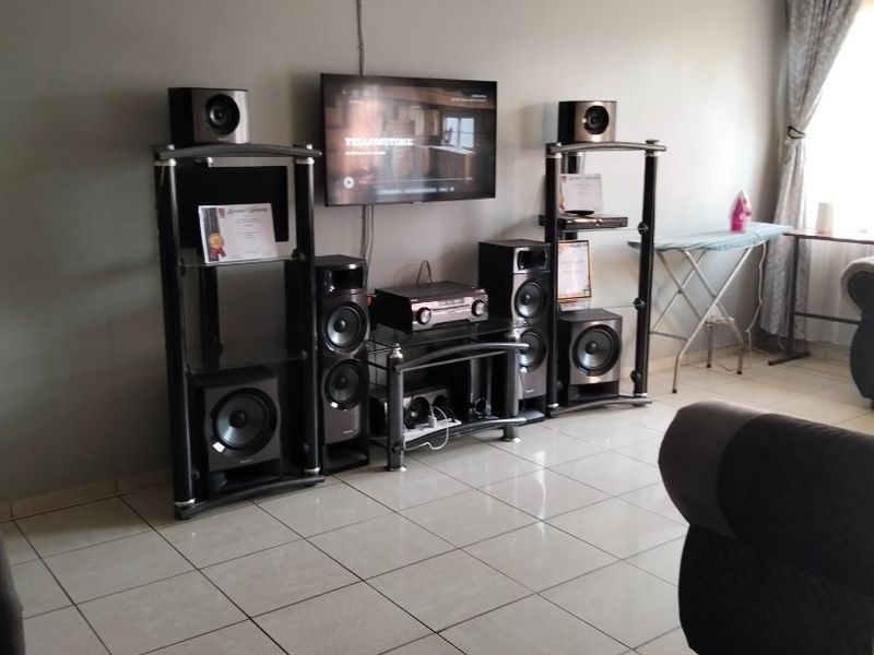 Stunning Family Home for Sale - R1,000,000 Elandspoort  ?? - Photo 6