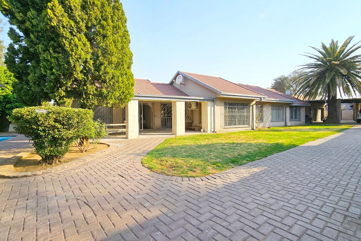 Home with a pool and a two-bedroom cottage in Arcon Park. - Photo 4