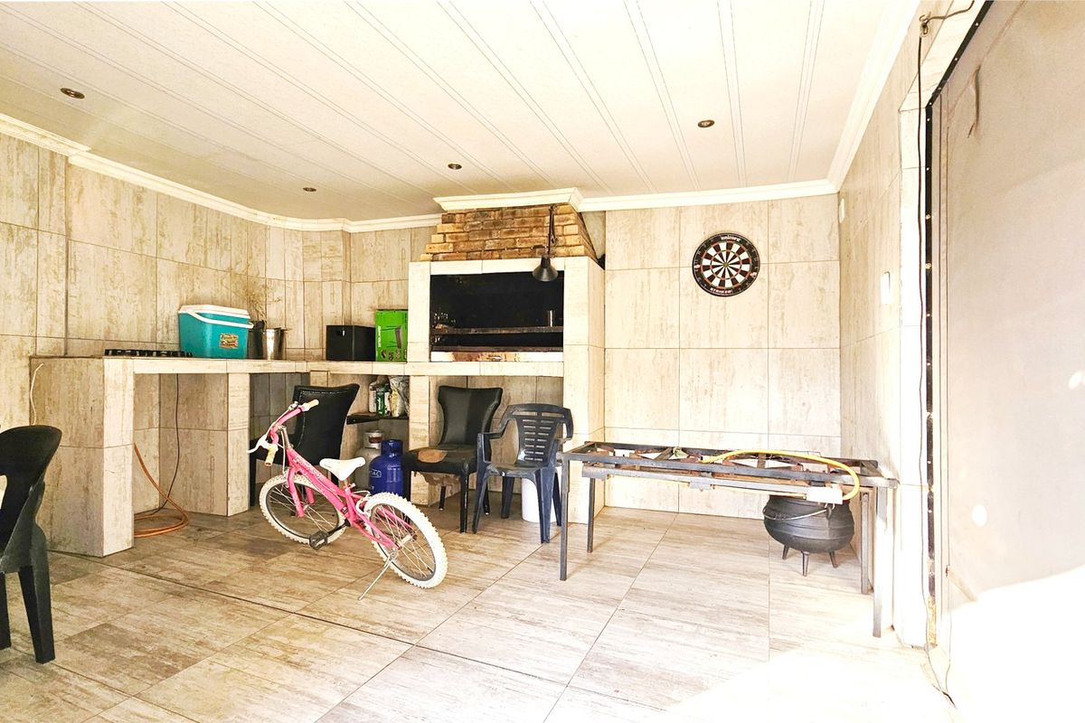 Home with a pool and a two-bedroom cottage in Arcon Park. - Photo 3