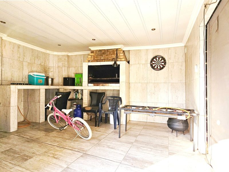 Home with a pool and a two-bedroom cottage in Arcon Park. - Photo 3