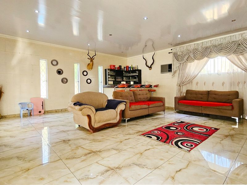 Home with a pool and a two-bedroom cottage in Arcon Park. - Photo 9