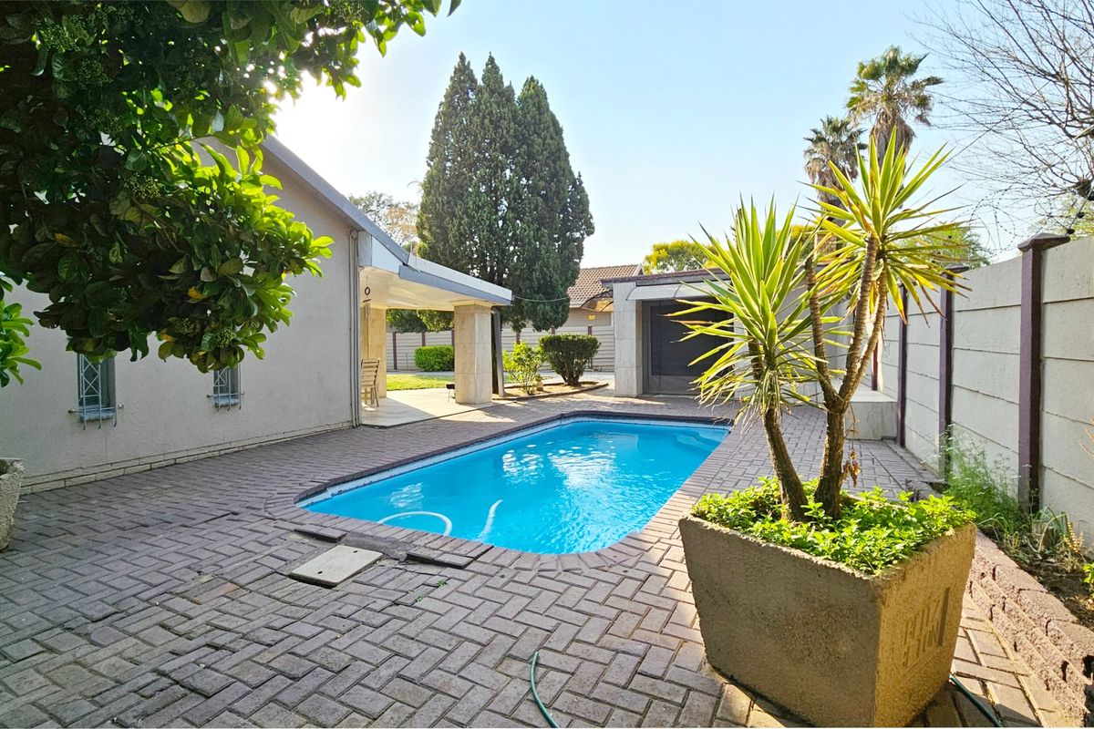 Home with a pool and a two-bedroom cottage in Arcon Park. - Photo 2
