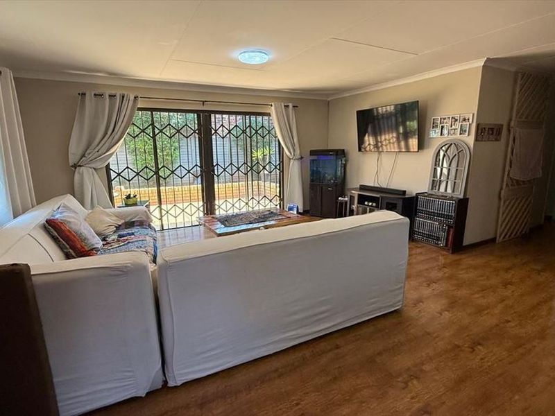 Well-Appointed Family Home with Ample Parking - Photo 2