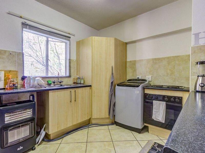 Comfortable and Practical Family Home - Photo 1