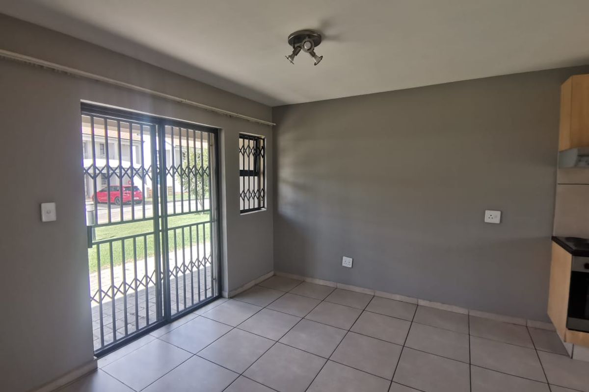 COZY TWO BEDROOM ONE BATHROOM APARTMENT FOR SALE IN LAKEFIELD - Photo 5