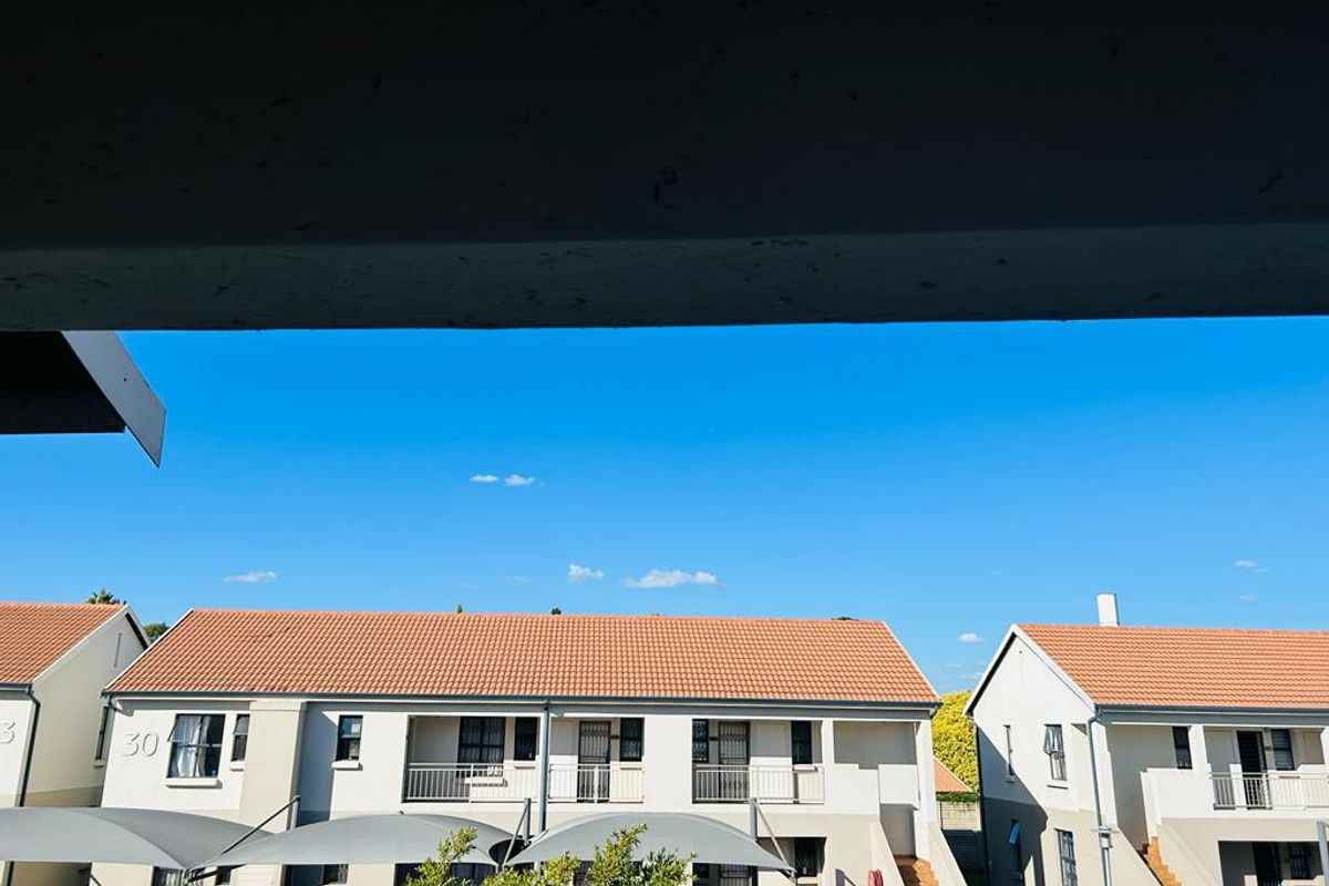 COZY TWO BEDROOM ONE BATHROOM APARTMENT FOR SALE IN LAKEFIELD - Photo 2