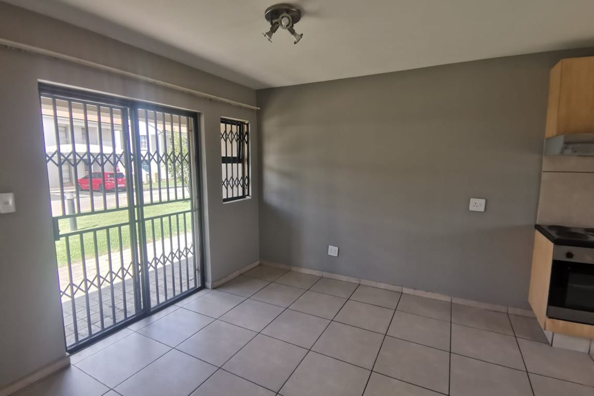 COZY TWO BEDROOM ONE BATHROOM APARTMENT FOR SALE IN LAKEFIELD - Photo 4