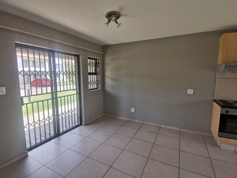 COZY TWO BEDROOM ONE BATHROOM APARTMENT FOR SALE IN LAKEFIELD - Photo 4