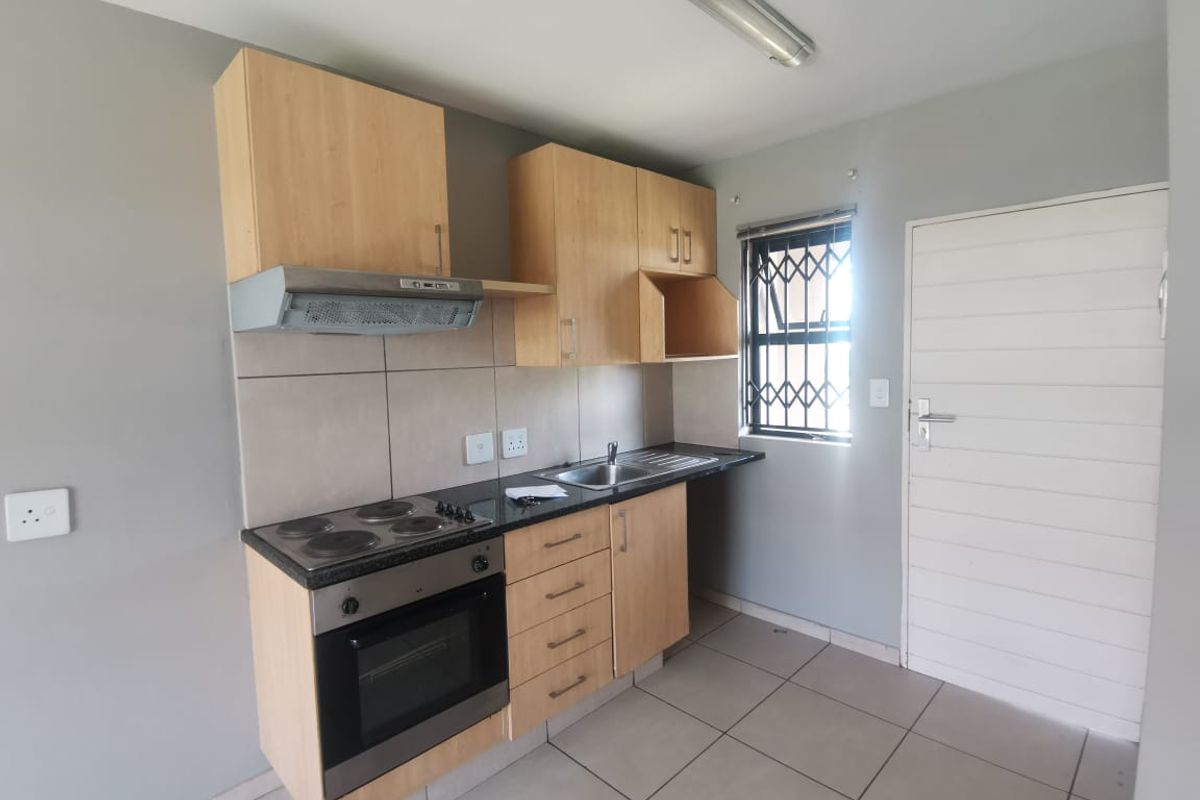 COZY TWO BEDROOM ONE BATHROOM APARTMENT FOR SALE IN LAKEFIELD - Photo 3