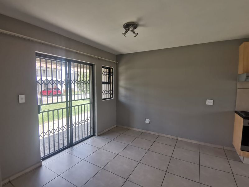 COZY TWO BEDROOM ONE BATHROOM APARTMENT FOR SALE IN LAKEFIELD - Photo 6