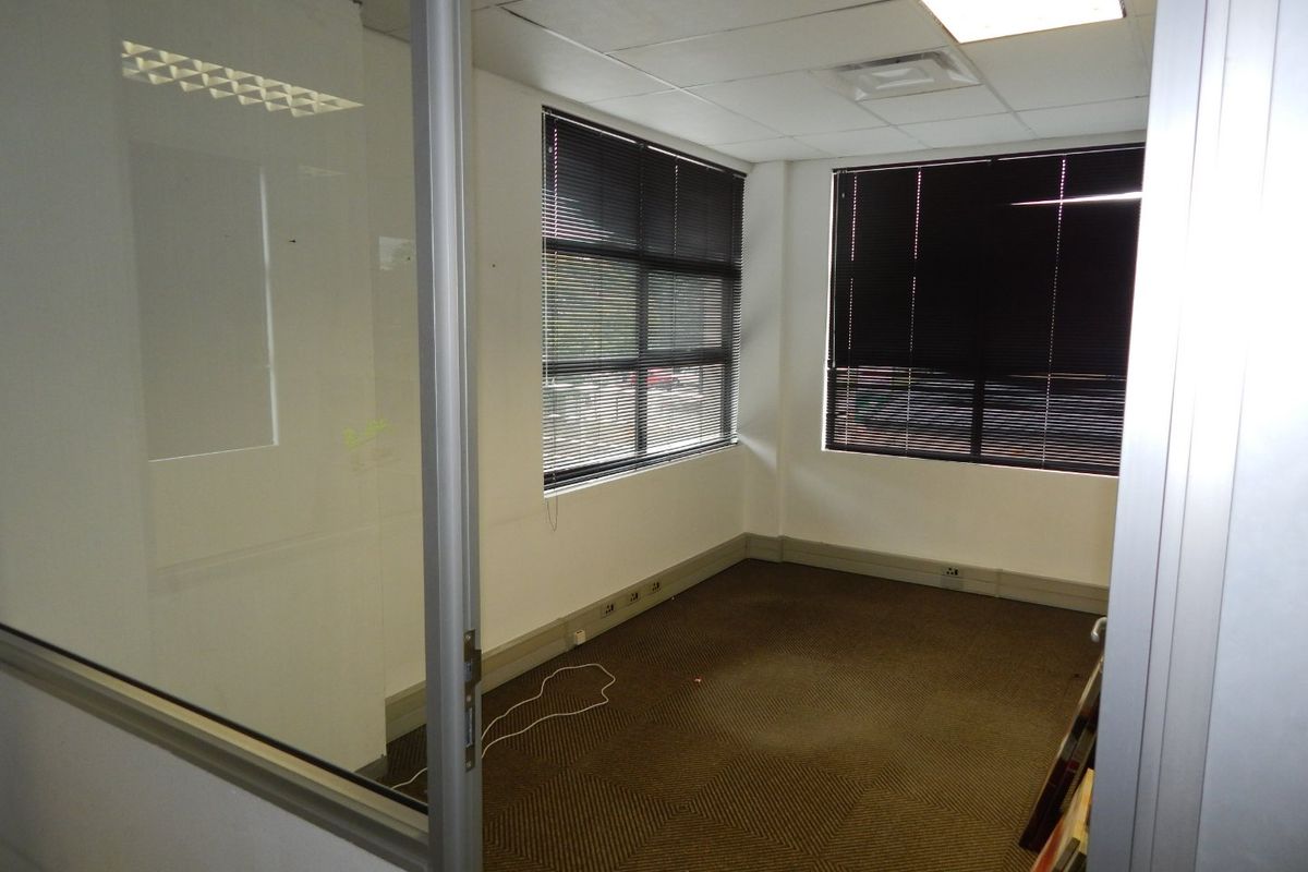 Immediate Availability: A Premium Business Address for the Discerning Professional - Photo 5