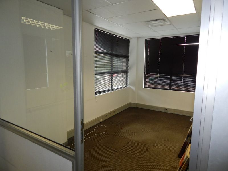 Immediate Availability: A Premium Business Address for the Discerning Professional - Photo 5