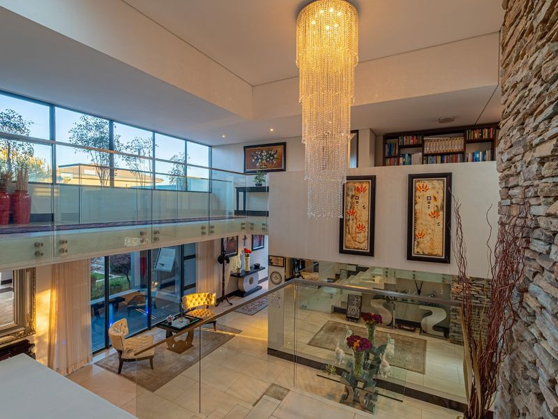 EXCLUSIVE 905m2 HOME IN LOMBARDY ESTATE, PRETORIA EAST - Photo 6