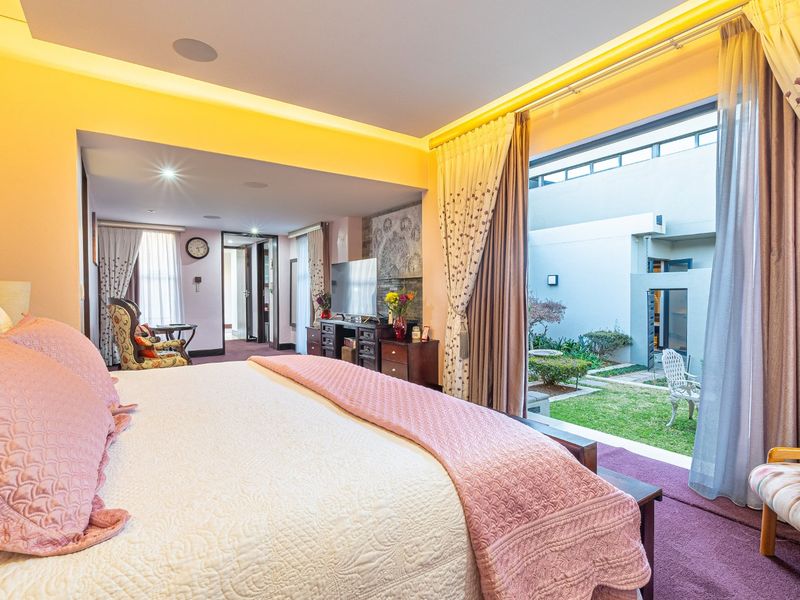 EXCLUSIVE 905m2 HOME IN LOMBARDY ESTATE, PRETORIA EAST - Photo 9