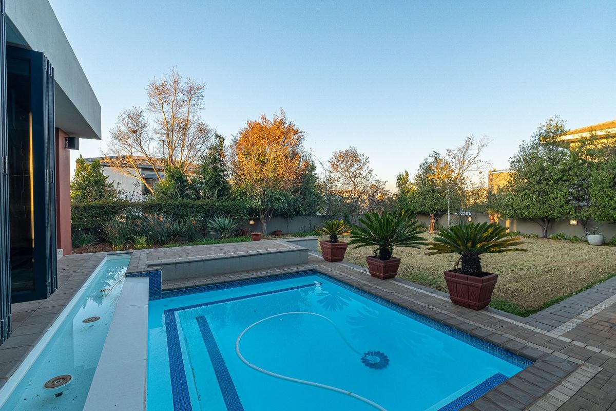 EXCLUSIVE 905m2 HOME IN LOMBARDY ESTATE, PRETORIA EAST - Photo 4