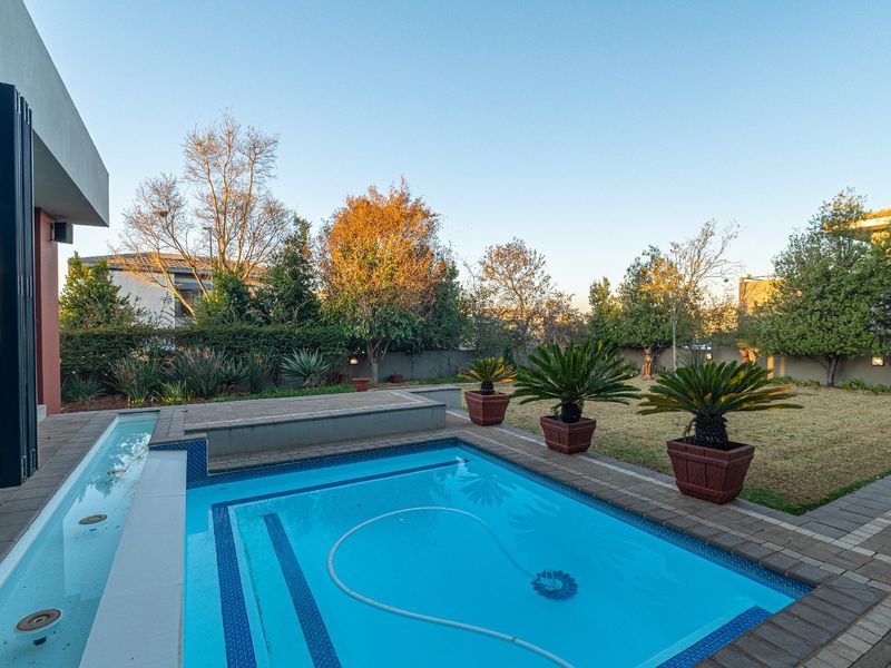 EXCLUSIVE 905m2 HOME IN LOMBARDY ESTATE, PRETORIA EAST - Photo 4