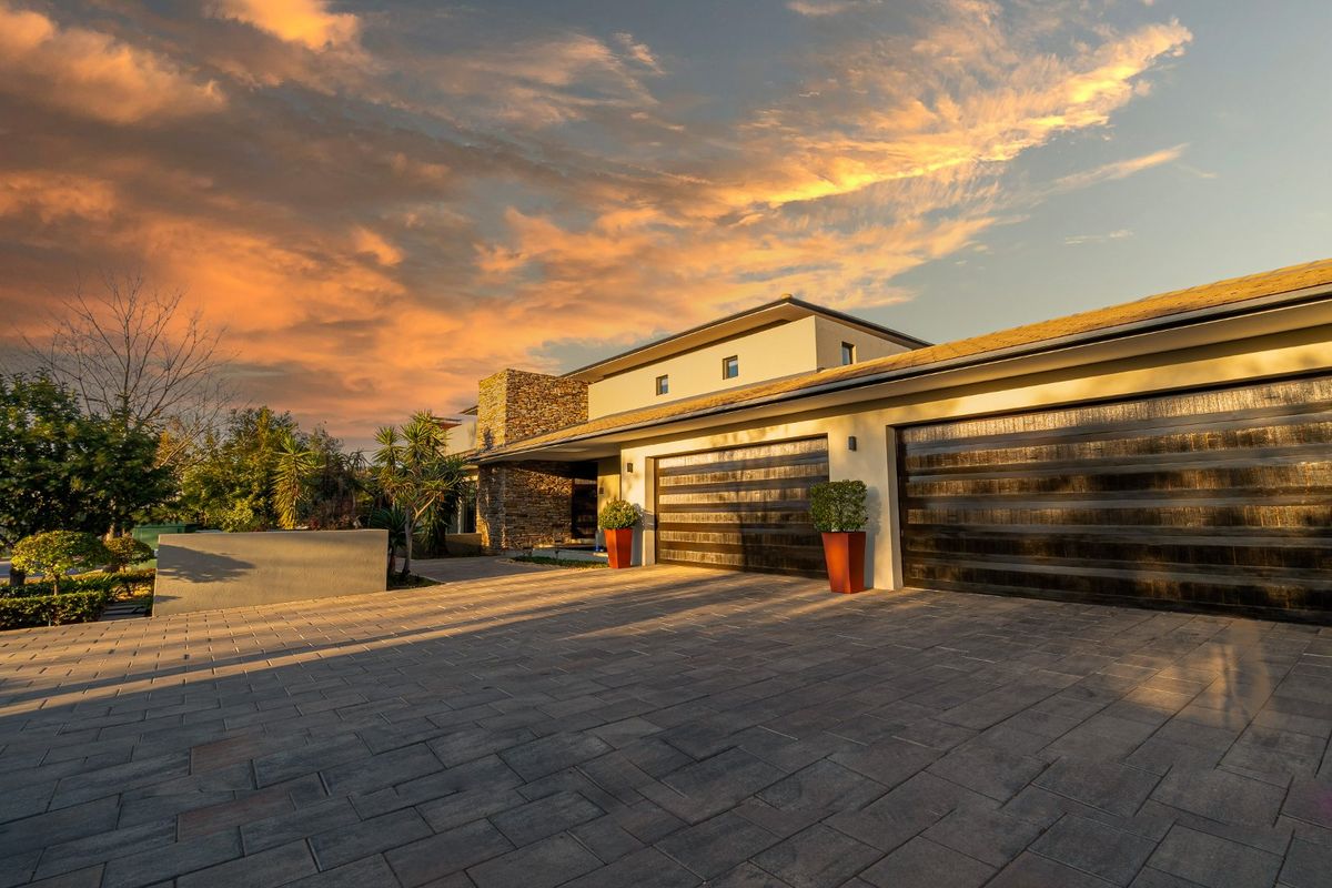 EXCLUSIVE 905m2 HOME IN LOMBARDY ESTATE, PRETORIA EAST - Photo 2