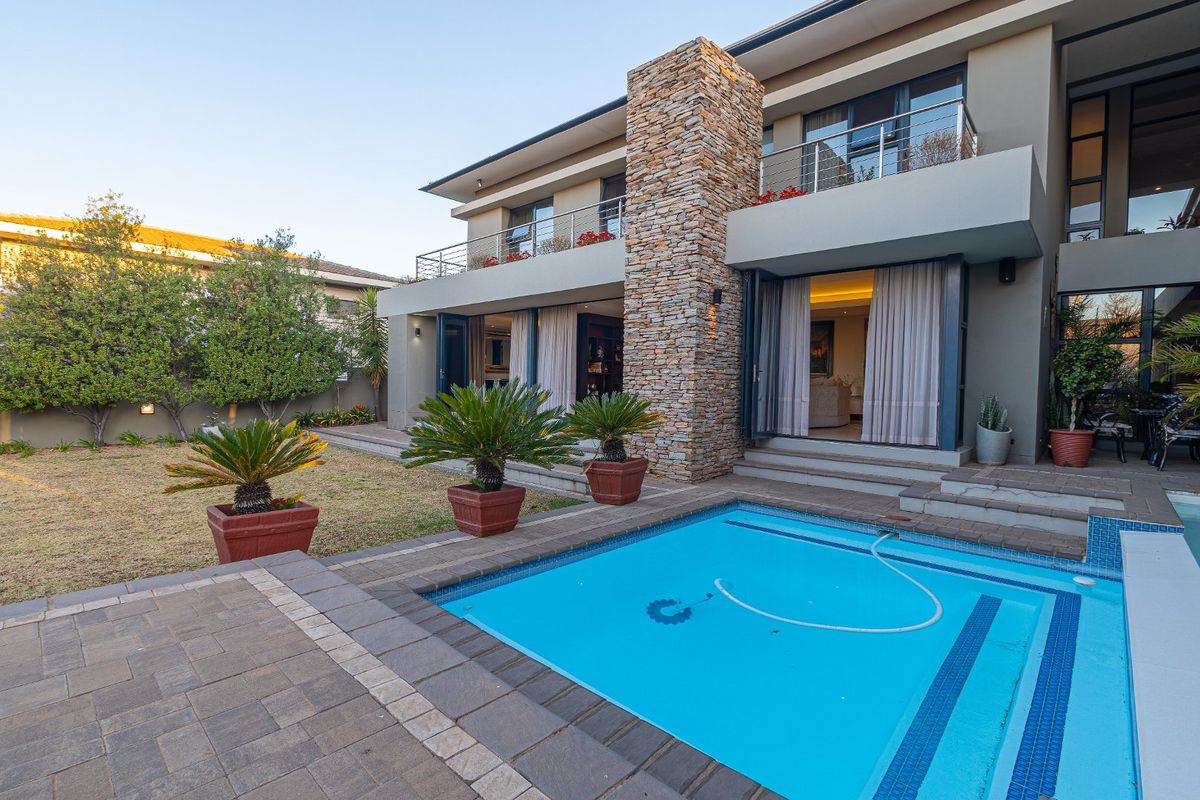EXCLUSIVE 905m2 HOME IN LOMBARDY ESTATE, PRETORIA EAST - Photo 5