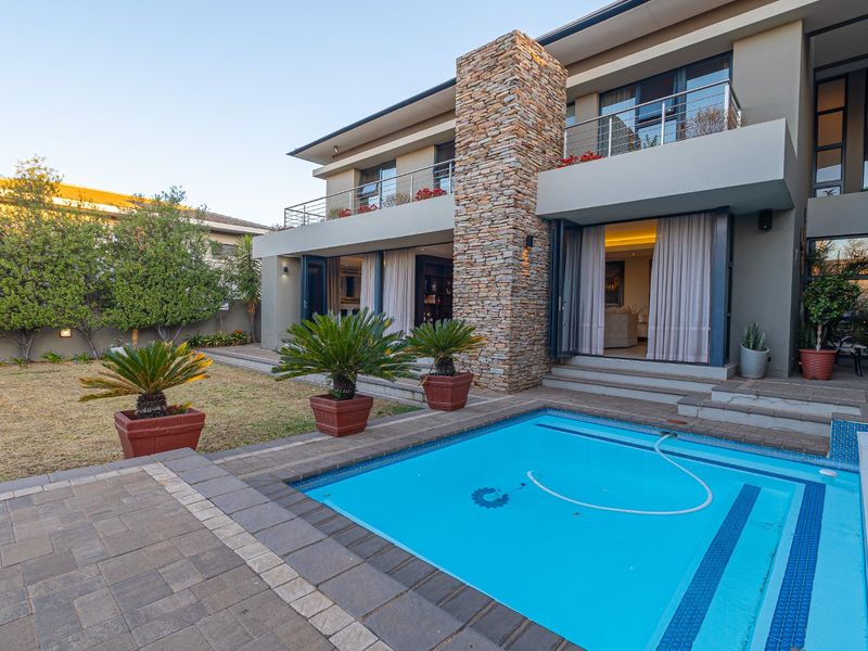 EXCLUSIVE 905m2 HOME IN LOMBARDY ESTATE, PRETORIA EAST - Photo 6