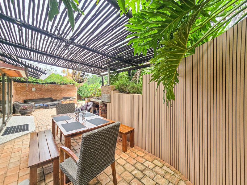 Large Home With Sea Siews  - Photo 4