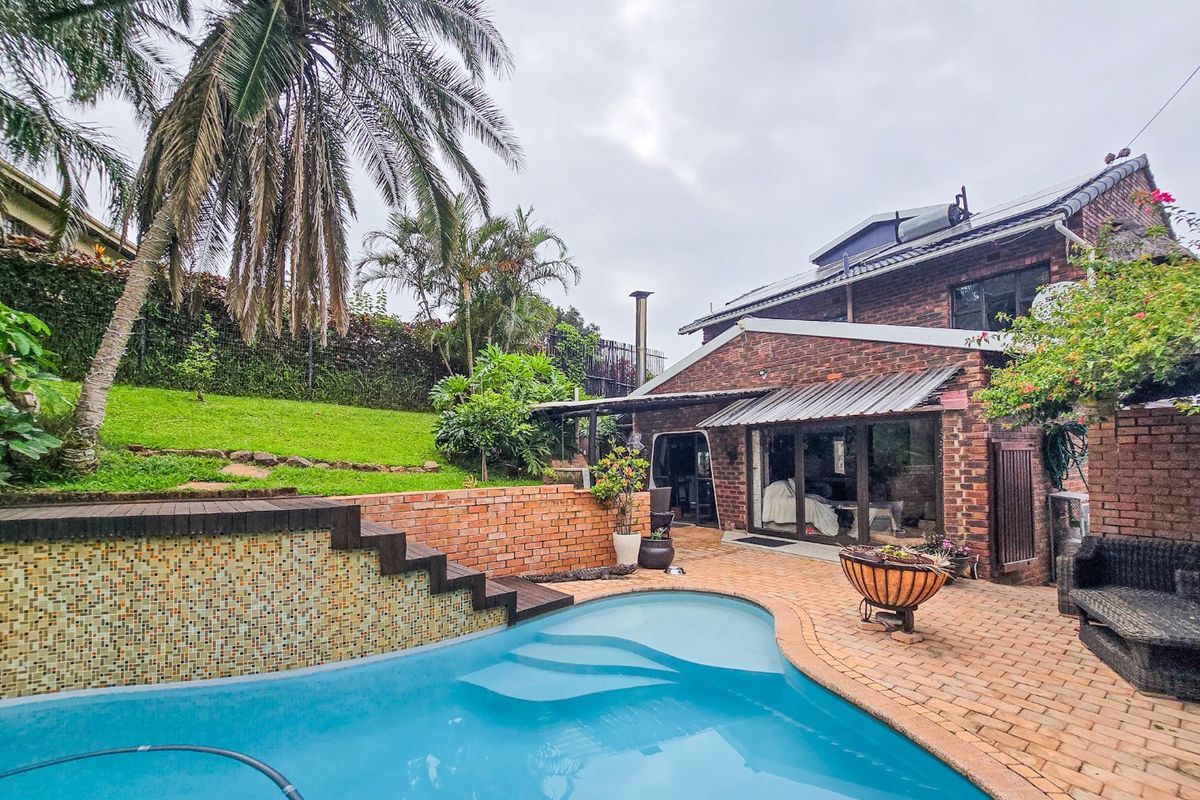 Large Home With Sea Siews  - Photo 3