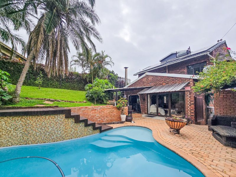 Large Home With Sea Siews  - Photo 3
