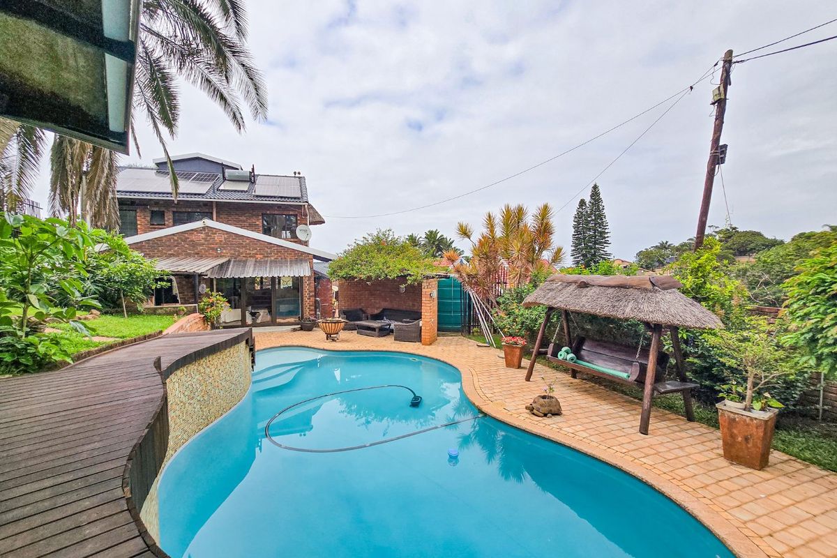 Large Home With Sea Siews  - Photo 2