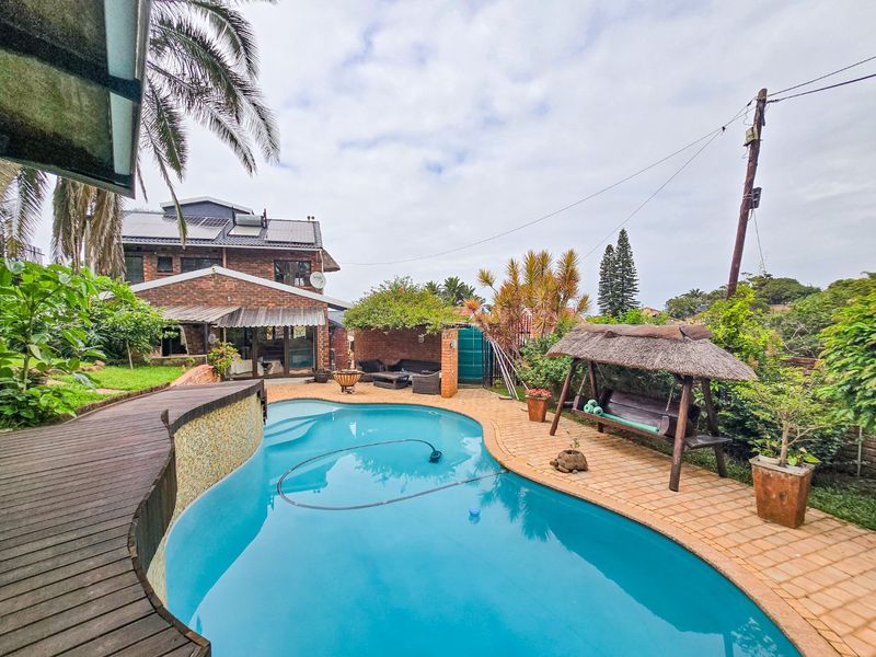Large Home With Sea Siews  - Photo 2