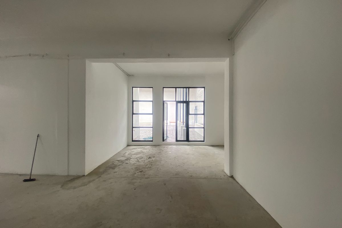 377m2 Commercial Space to Let  - Photo 2