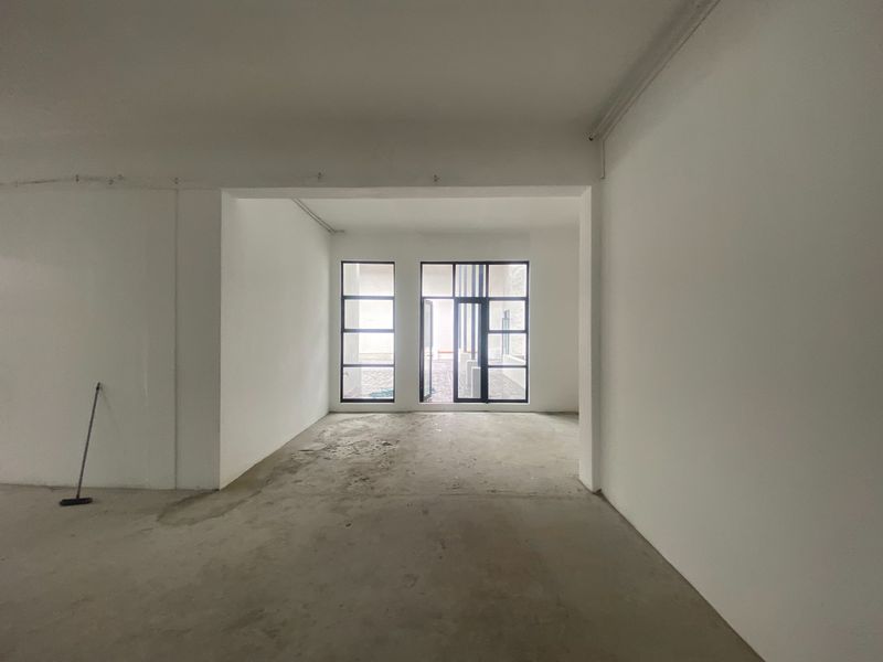377m2 Commercial Space to Let  - Photo 2