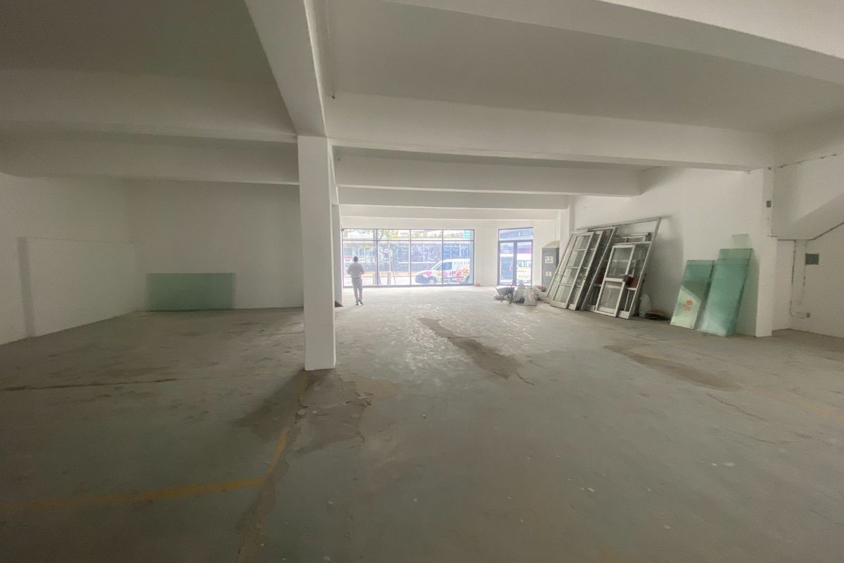 377m2 Commercial Space to Let  - Photo 4