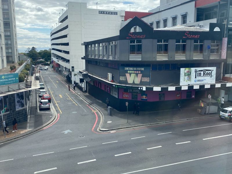 377m2 Commercial Space to Let  - Photo 8