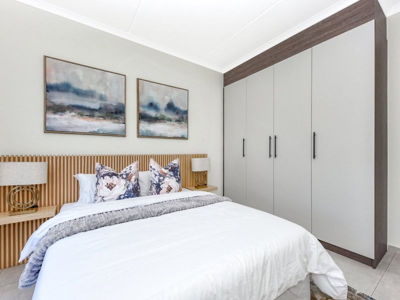 2 Bed   2 Bath apartment for sale Northridding  - Photo 3