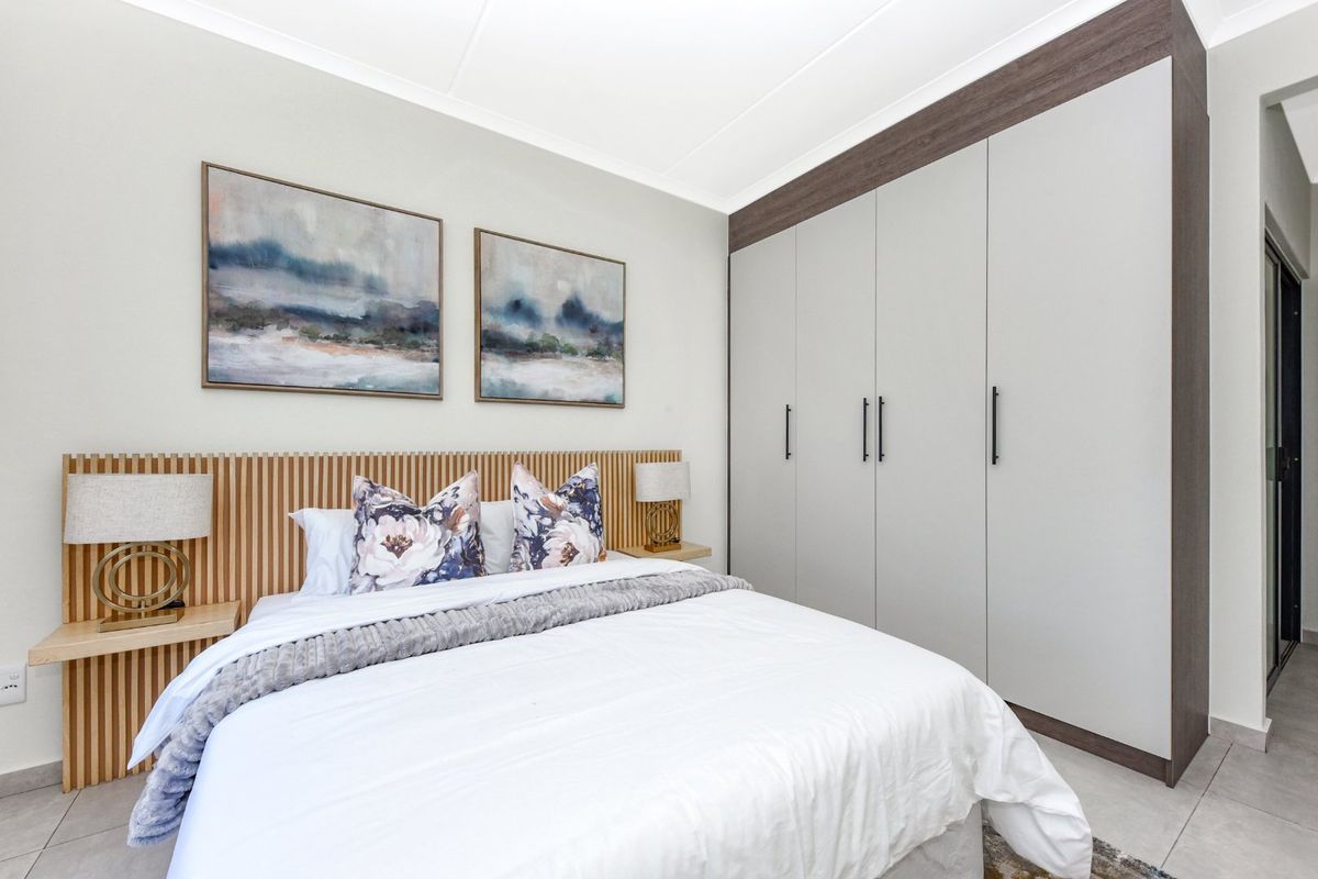 1 BED APARTMENT FOR SALE NORTHRIDING  - Photo 4