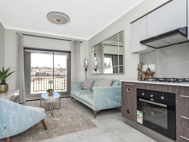 1 BED APARTMENT FOR SALE NORTHRIDING  - Photo 2