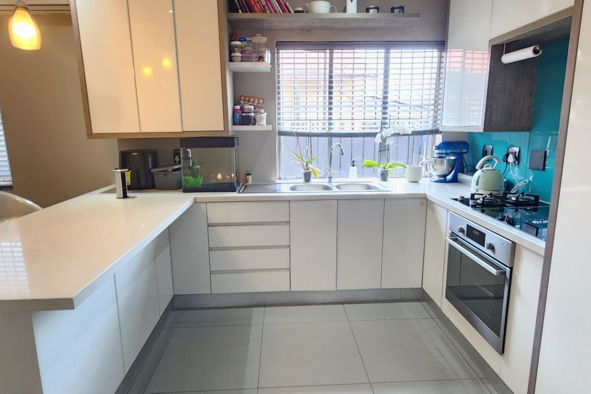 Spacious Family Home with Dual Kitchens – Ideal for Investors - Photo 3