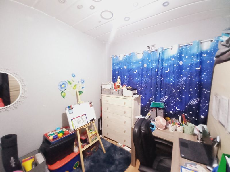 A Neat and Secure 2-Bedroom Unit Offering Comfortable, Low-Maintenance Living in a Well-Managed Complex - Photo 10