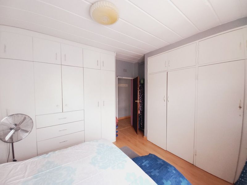 A Neat and Secure 2-Bedroom Unit Offering Comfortable, Low-Maintenance Living in a Well-Managed Complex - Photo 8