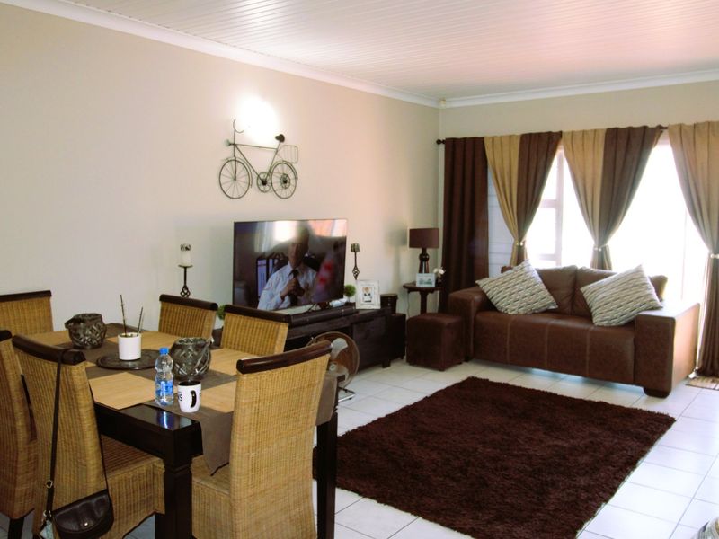 Front-Row to the Ocean, Stunning Townhouse with Beautiful Seaview - Photo 10