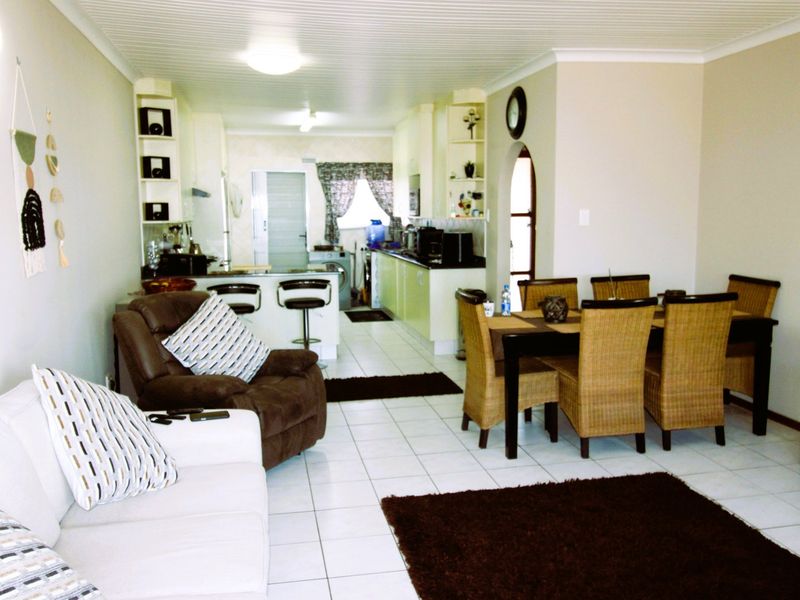 Front-Row to the Ocean, Stunning Townhouse with Beautiful Seaview - Photo 9