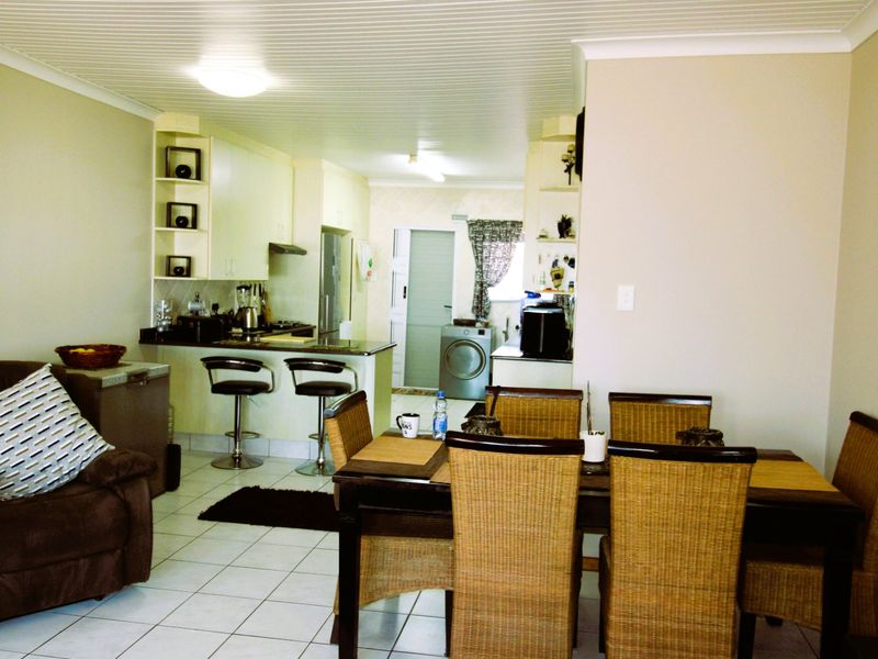 Front-Row to the Ocean, Stunning Townhouse with Beautiful Seaview - Photo 8