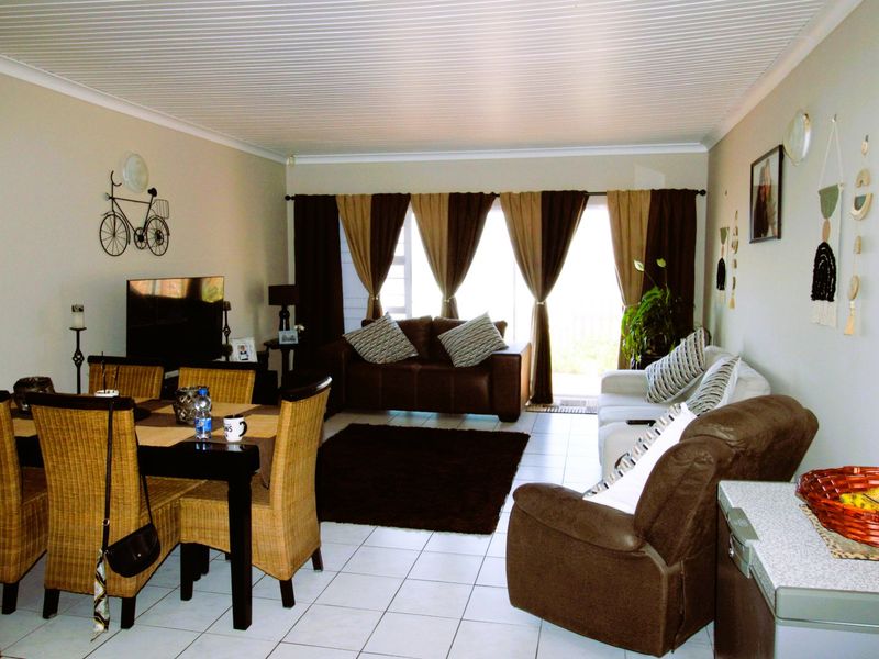 Front-Row to the Ocean, Stunning Townhouse with Beautiful Seaview - Photo 6