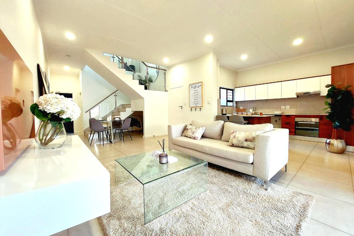 3-bedroom, 2.5-bathroom House for sale Sunninghill  - Photo 2